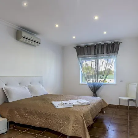 Apartman Flh Mira Flat With Pool
