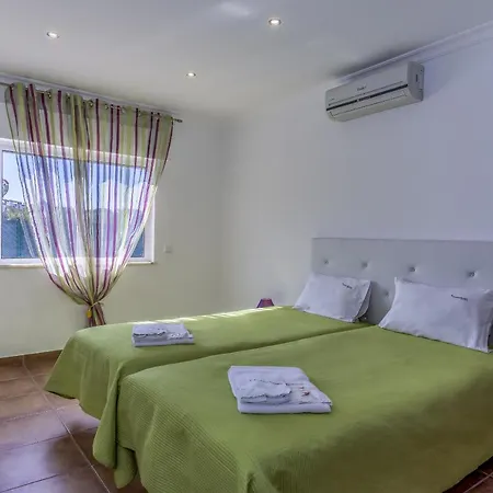 Apartman Flh Mira Flat With Pool