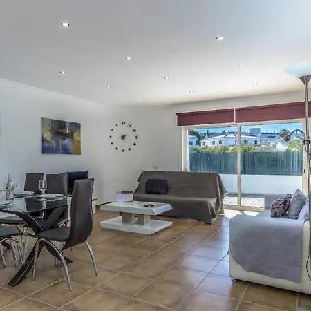 Flh Mira Flat With Pool Apartmán *